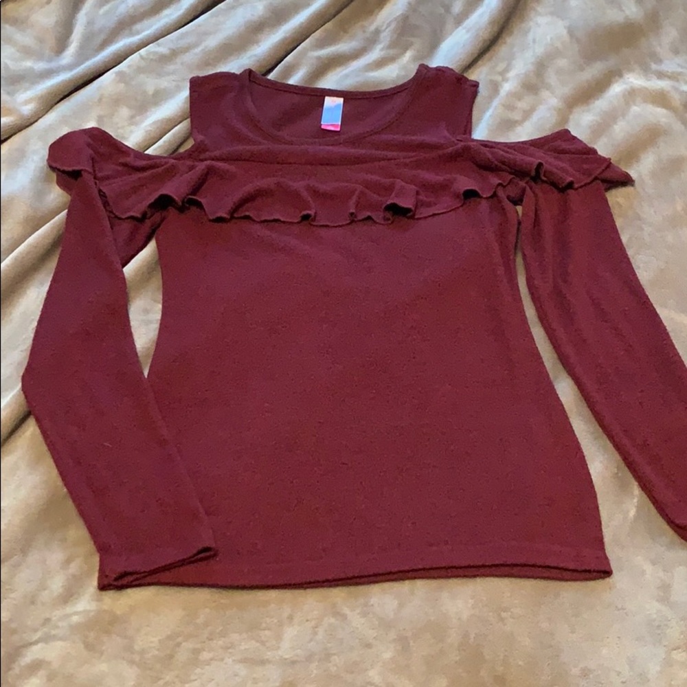 long sleeve cutout shoulder t-shirt